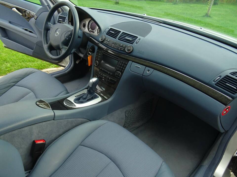 Image 24/25 of Mercedes-Benz E 200 Kompressor T (2004)