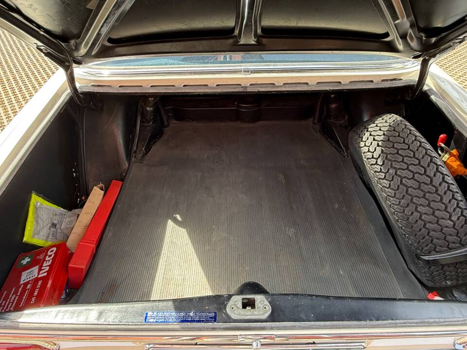 Image 16/54 de Mercedes-Benz 280 SE 3,5 (1970)