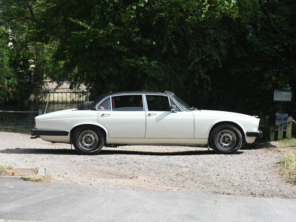Image 19/20 de Jaguar XJ 6 L 4.2 (1978)
