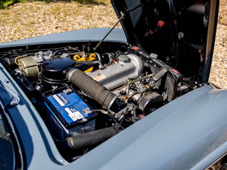 Image 37/56 of Mercedes-Benz 190 SL (1956)