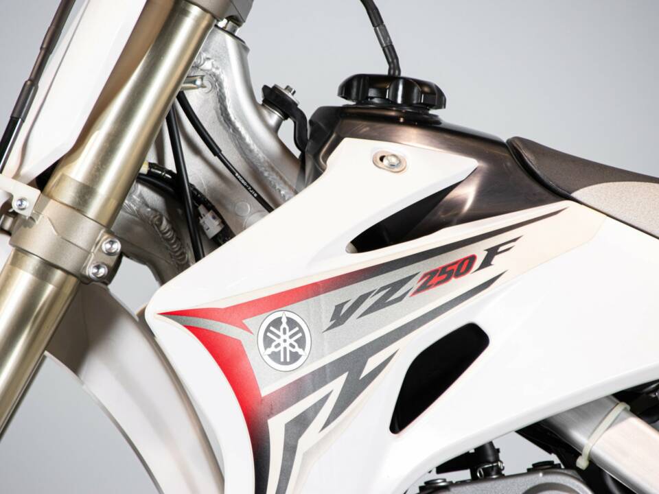 Image 15/50 de Yamaha DUMMY (2008)