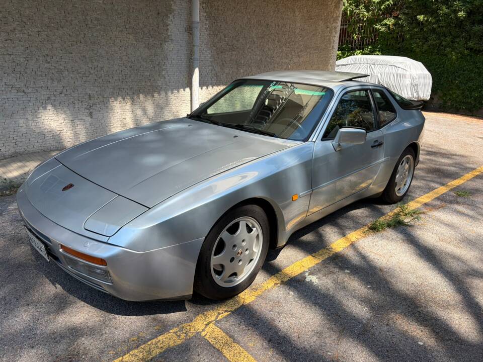 Image 19/98 of Porsche 944 Turbo S (1988)