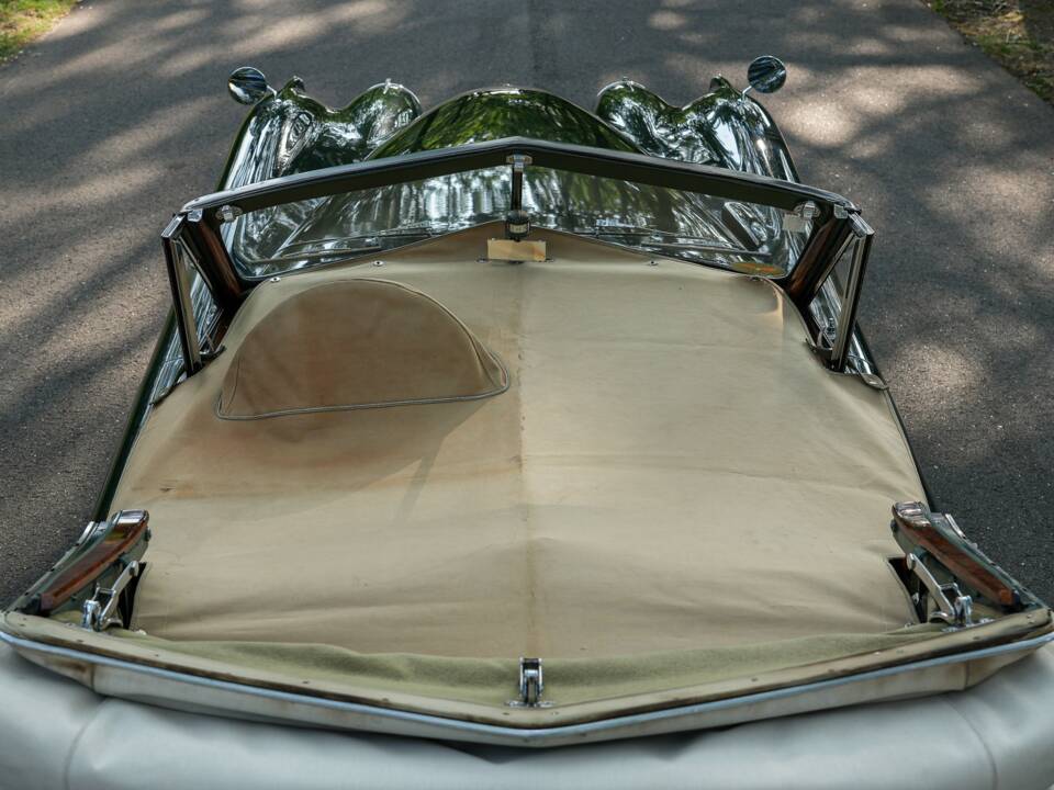 Image 26/50 of Jaguar XK 120 DHC (1953)