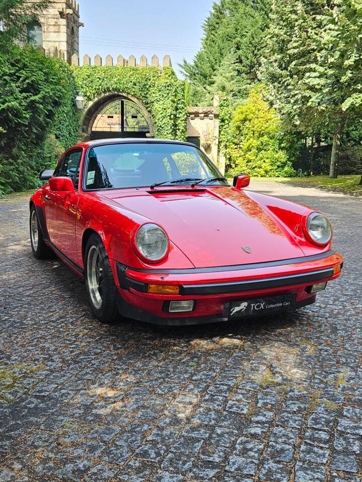 Immagine 21/37 di Porsche 911 Carrera 3.2 (1985)