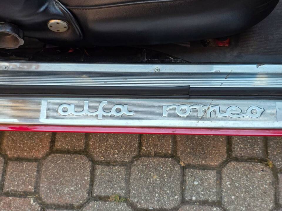 Image 34/45 of Alfa Romeo Giulia GT 1300 Junior (1973)