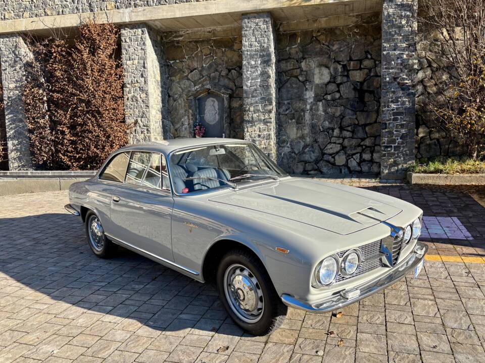 Bild 5/34 von Alfa Romeo 2600 Sprint (1963)