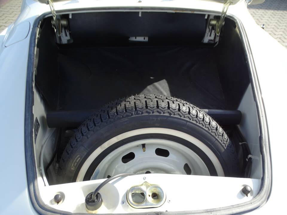 Image 26/26 de Volkswagen Karmann Ghia 1600 (1971)