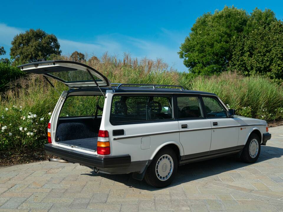 Immagine 10/43 di Volvo 240 GLE Injection (1989)