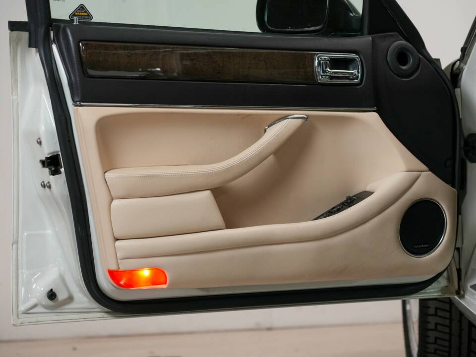 Image 25/50 of Jaguar XJR 4.0 (1995)