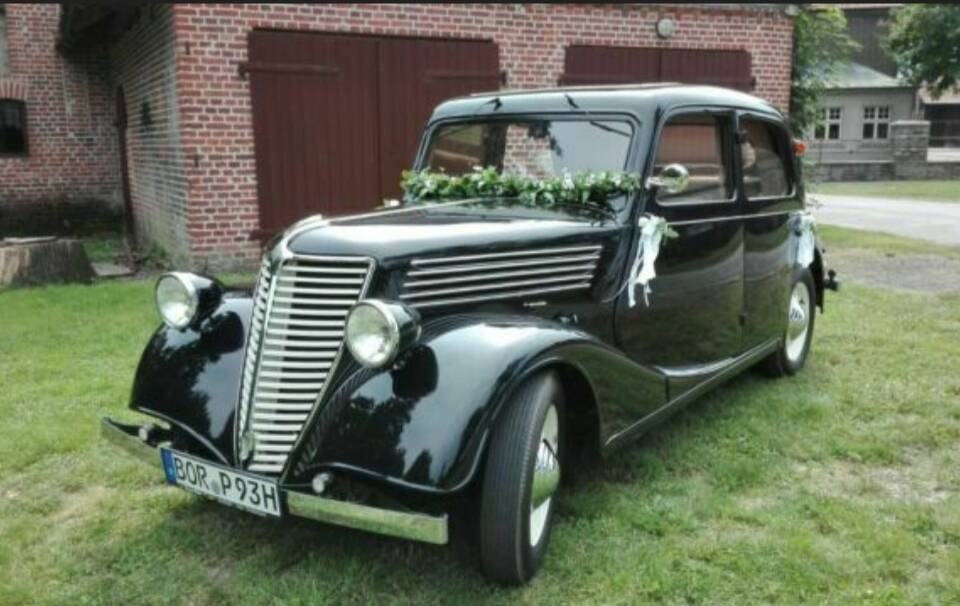 Bild 1/6 von Renault Novaquatre (1939)