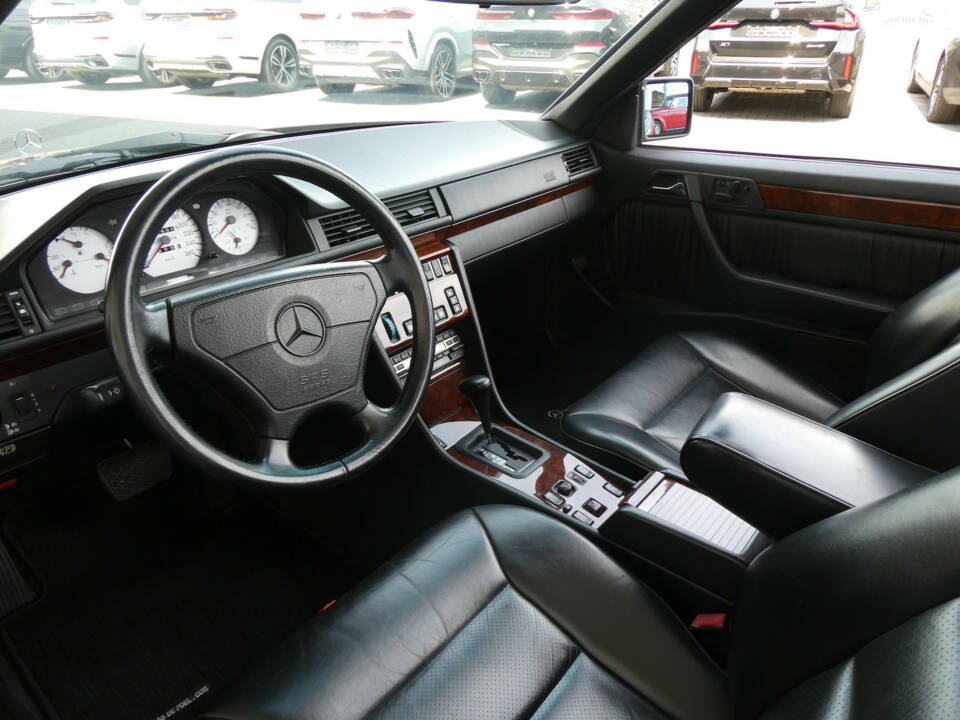 Image 9/25 of Mercedes-Benz 300 CE-24 3.4 AMG (1994)