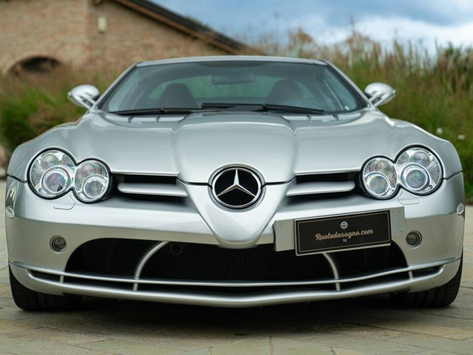 Immagine 4/50 di Mercedes-Benz SLR McLaren (2005)