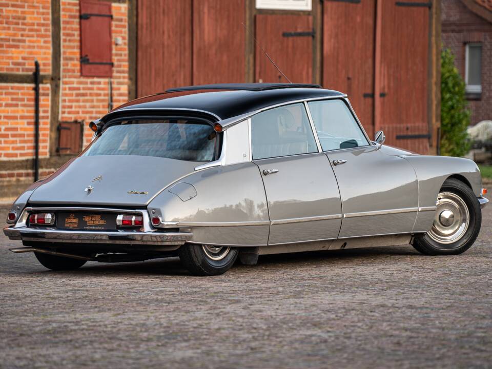 Image 15/44 of Citroën DS 21 (1968)