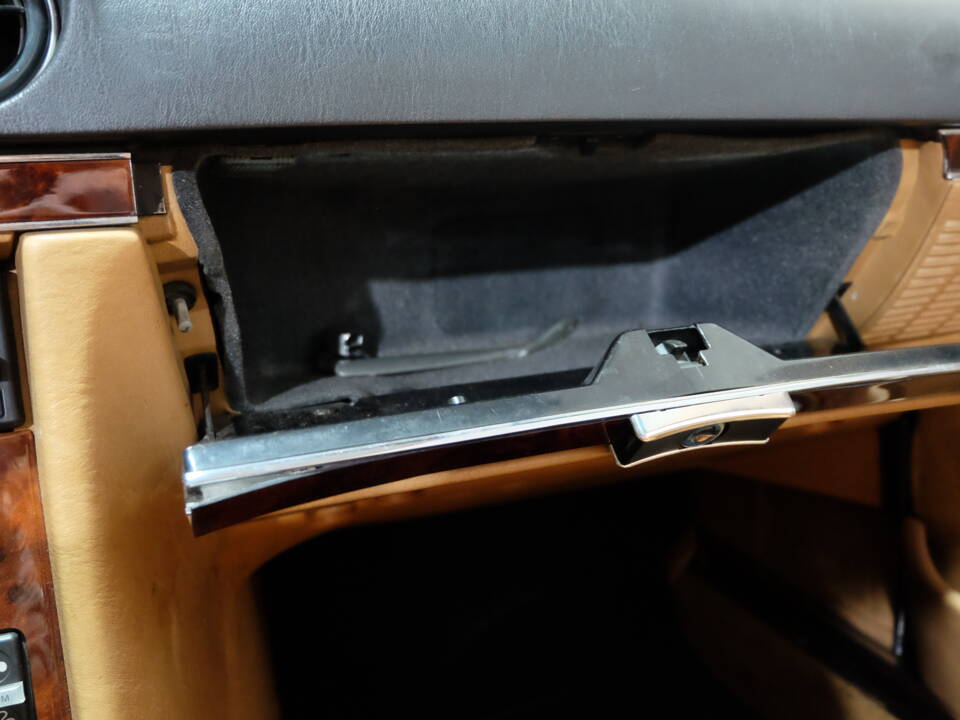Bild 32/42 von Mercedes-Benz 560 SL (1989)