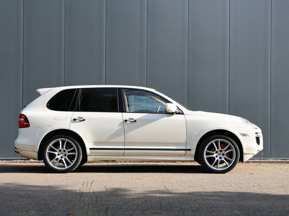 Bild 2/49 von Porsche Cayenne GTS (2009)