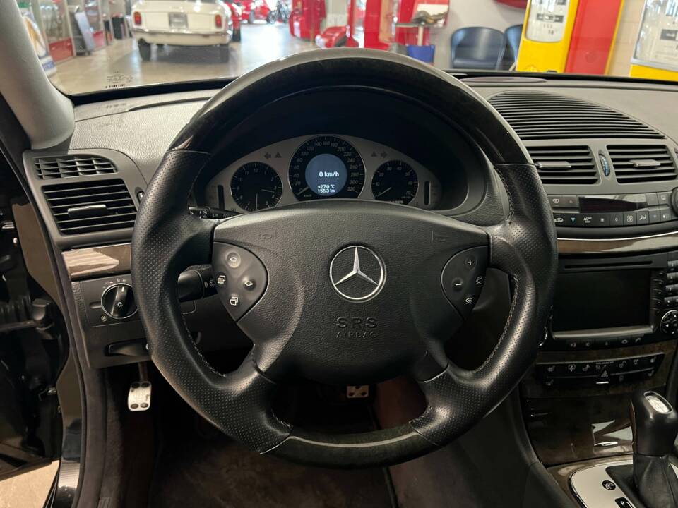 Image 8/20 of Mercedes-Benz E 500 (2002)