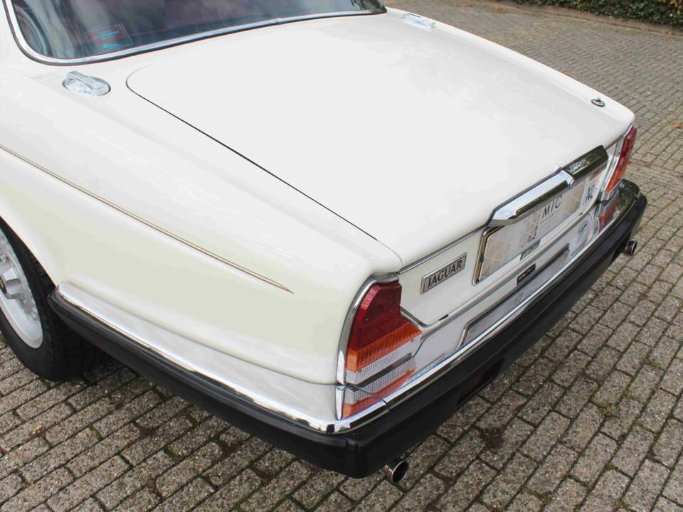Bild 20/68 von Jaguar XJ 6 4.2 (1985)