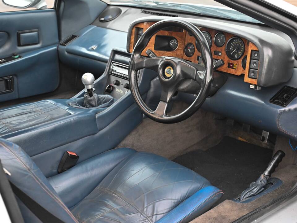 Image 4/50 of Lotus Esprit SE (1990)