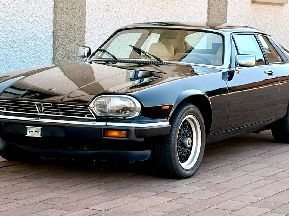Image 1/17 of Jaguar XJS 5.3 V12 (1985)