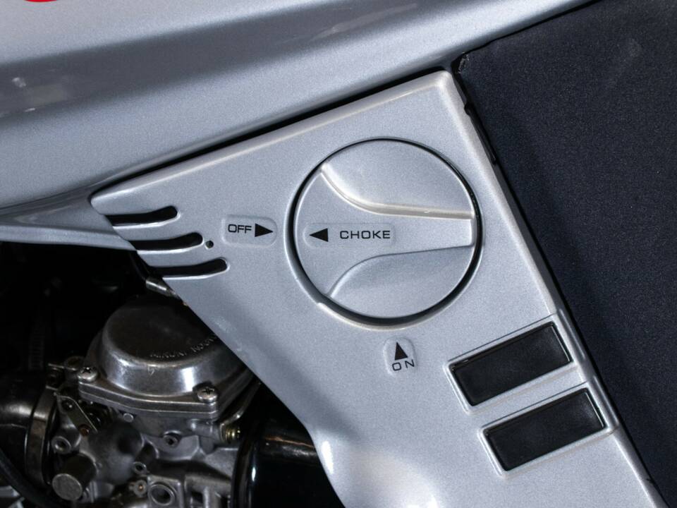 Afbeelding 31/35 van Suzuki GSX 1100 SZ Katana (1983)
