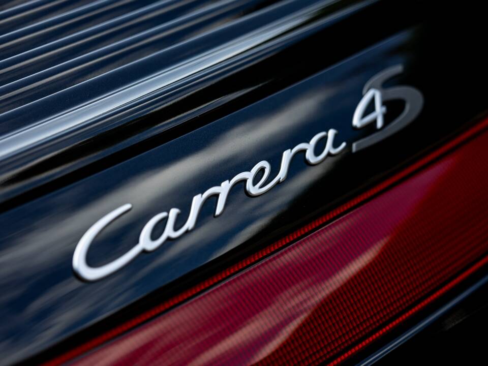 Image 17/50 of Porsche 911 Carrera 4S (2002)