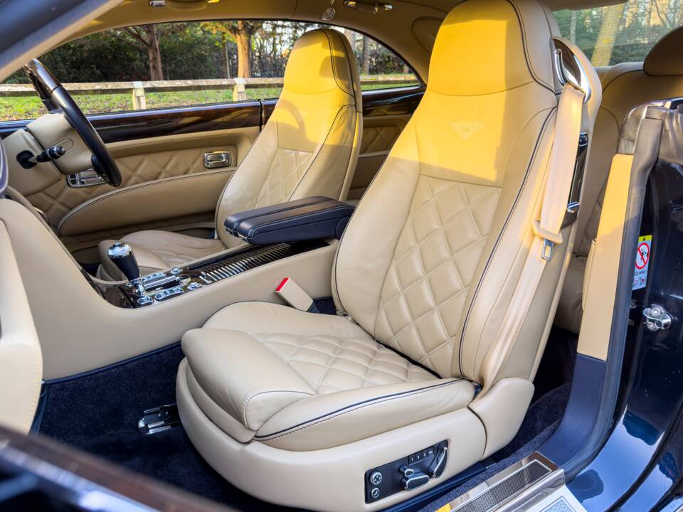 Image 21/25 of Bentley Brooklands (2008)