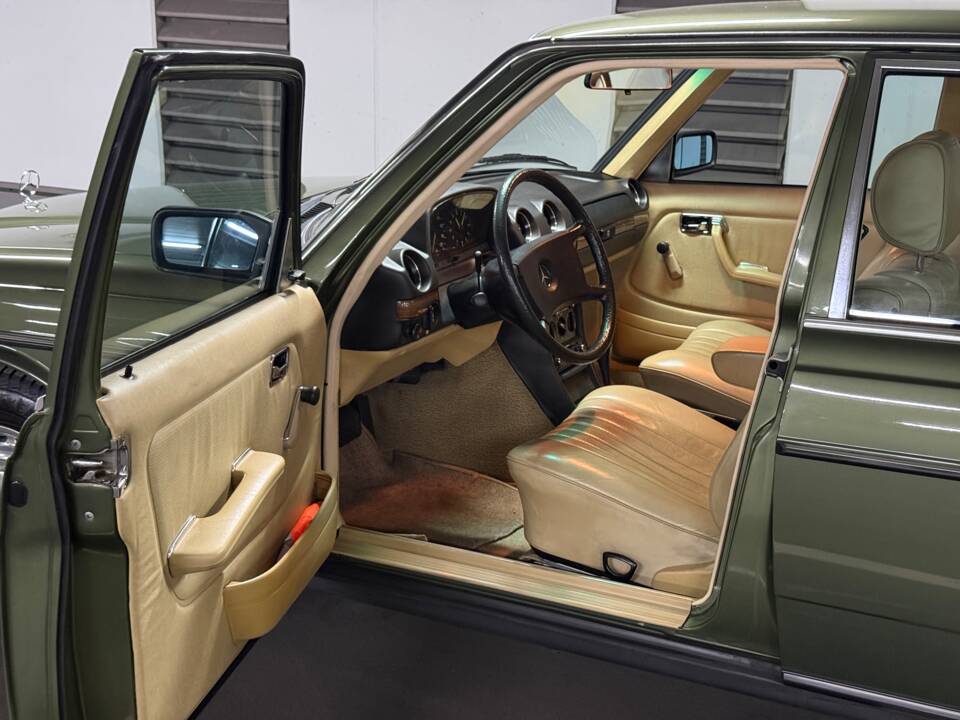 Imagen 7/13 de Mercedes-Benz 230 E (1983)