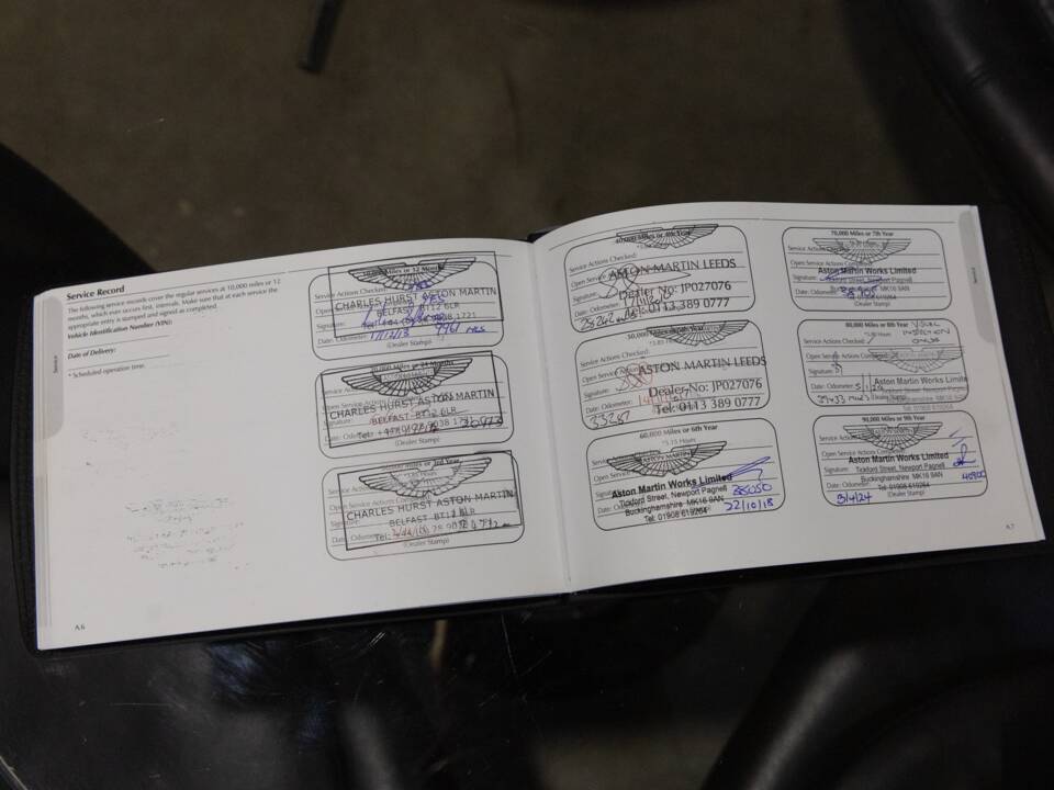 Image 25/80 of Aston Martin Vanquish (2013)