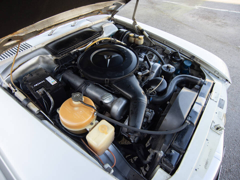 Imagen 22/39 de Mercedes-Benz 350 SLC (1972)
