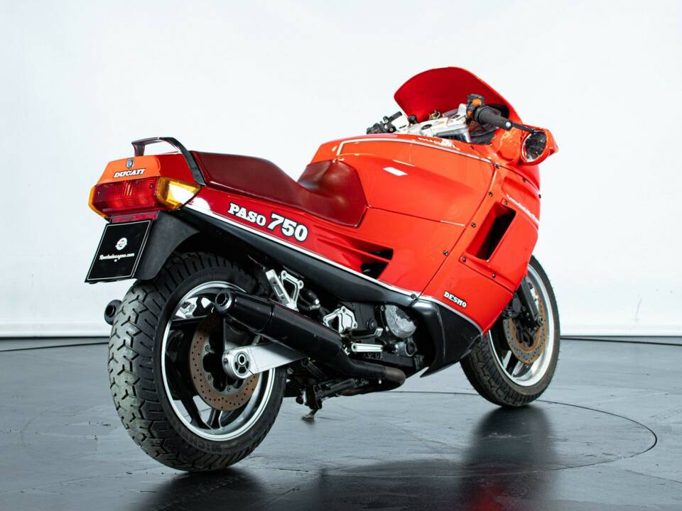 Bild 4/50 von Ducati 750 Paso (1987)