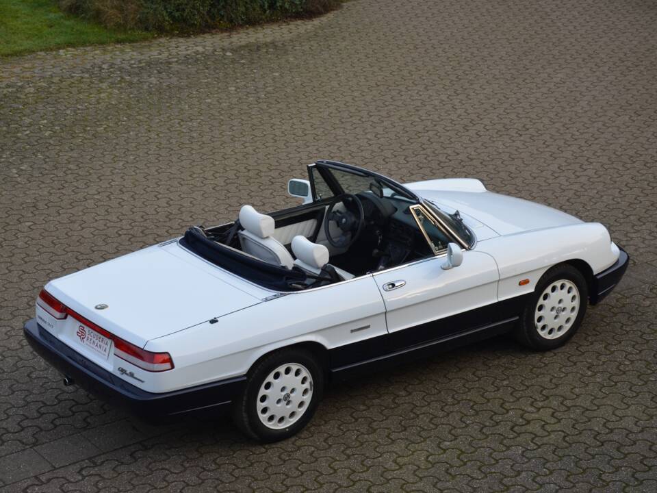 Immagine 3/18 di Alfa Romeo 2.0 Spider (1991)