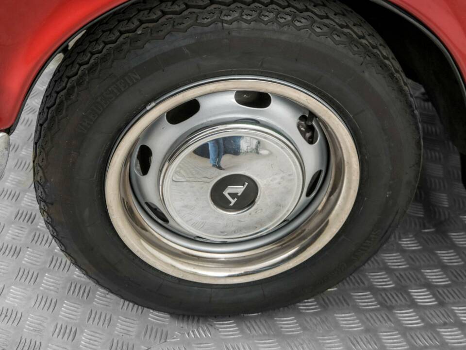 Image 23/50 of Volvo P 123 GT (1968)