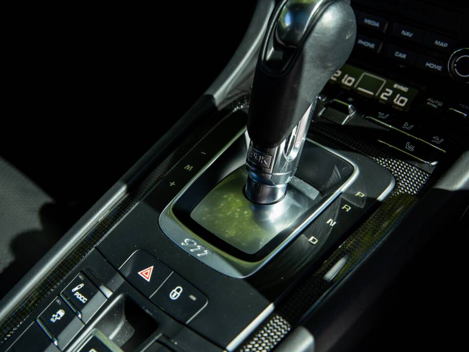 Image 11/48 of Porsche 911 Turbo S Exclusive (2017)