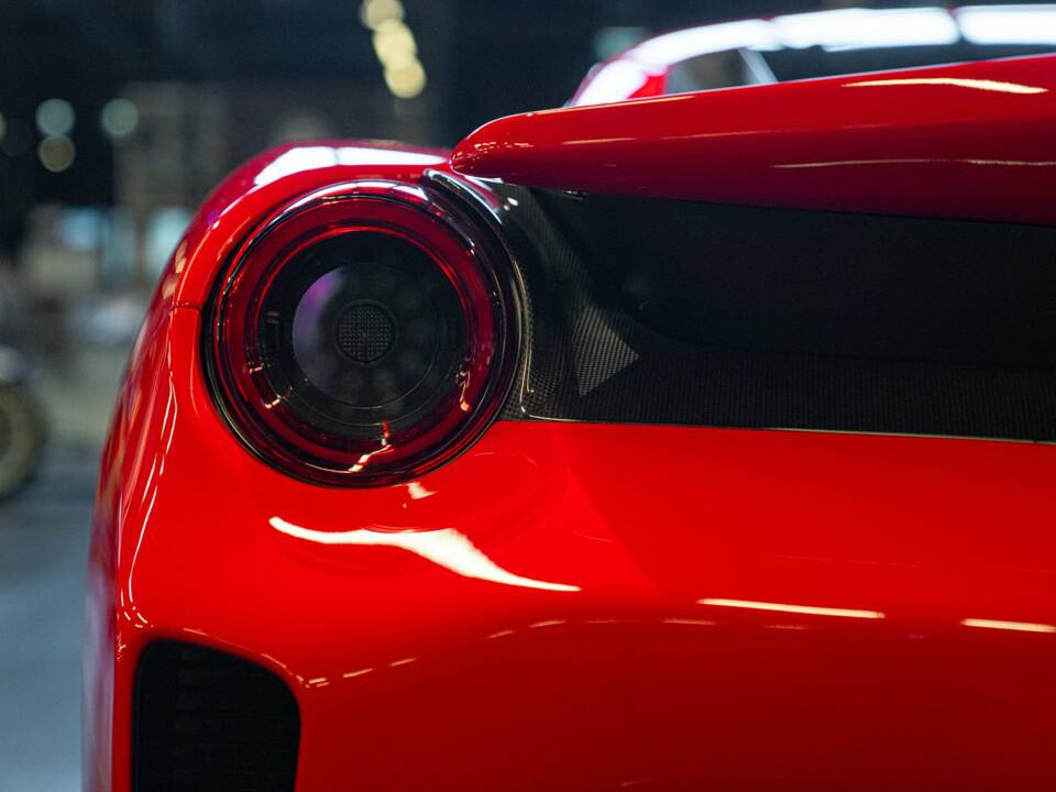 Image 20/50 de Ferrari 488 Pista (2019)