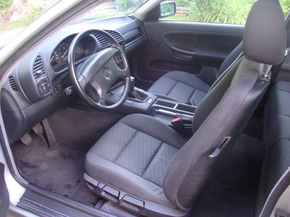 Afbeelding 15/39 van BMW 316i (1993)