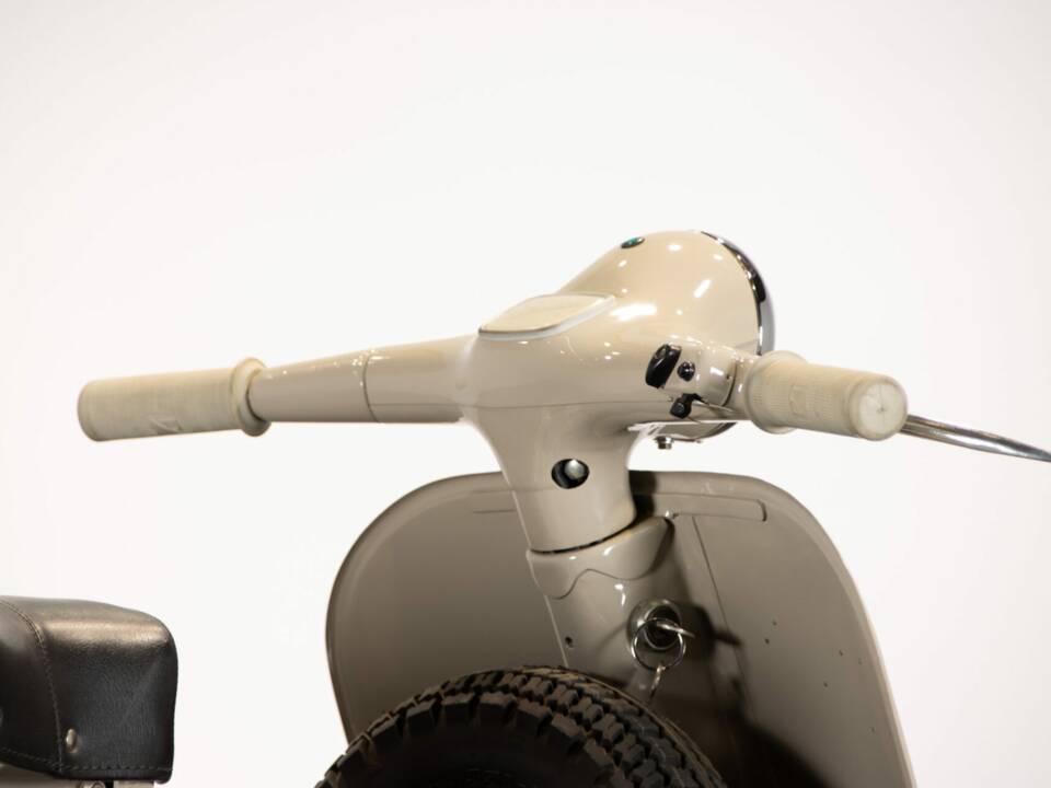 Image 39/50 de Piaggio Vespa 125 (1959)