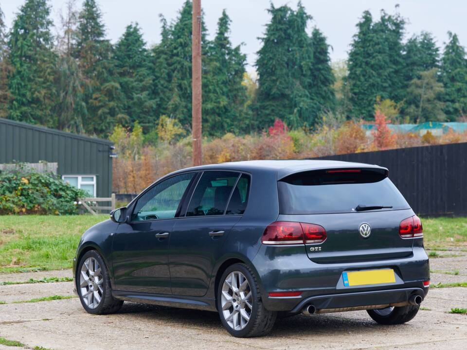 Image 16/50 of Volkswagen Golf VI GTI (2011)