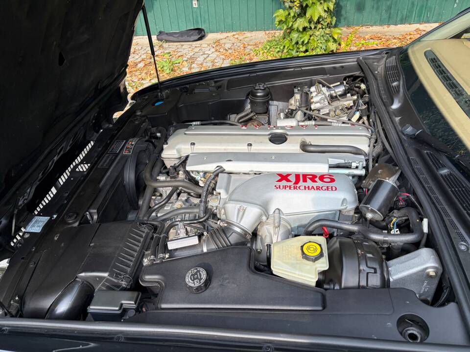 Bild 31/57 von Jaguar XJR 4.0 Supercharged (1997)
