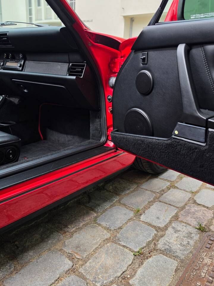 Bild 28/113 von Porsche 911 Carrera 2 (1991)