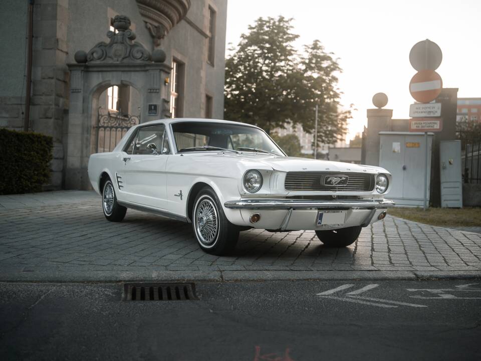 Image 1/53 of Ford Mustang 200 (1966)