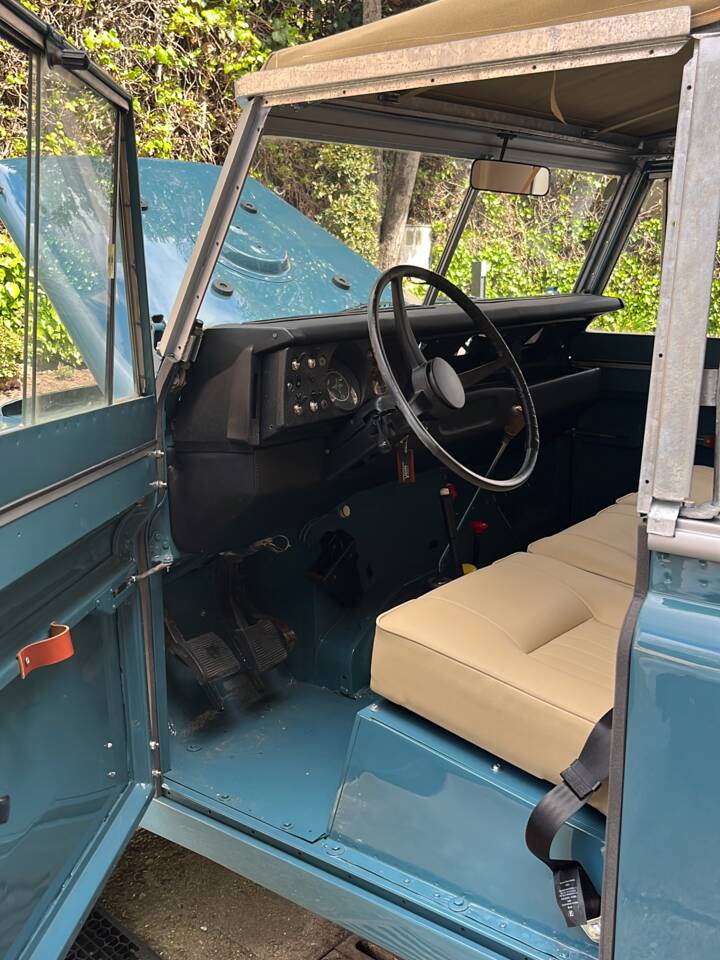 Bild 33/51 von Land Rover 88 (1976)