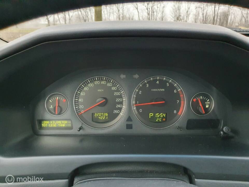 Image 10/31 of Volvo V 70 2.4 (2003)