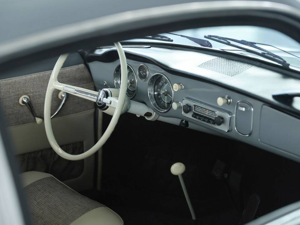 Image 32/50 of Volkswagen Karmann Ghia 1500 (1961)