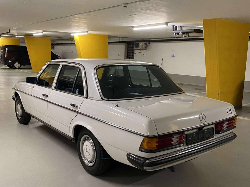 Image 3/7 of Mercedes-Benz 230 E (1981)
