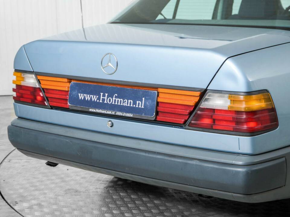 Bild 26/50 von Mercedes-Benz 230 E (1985)