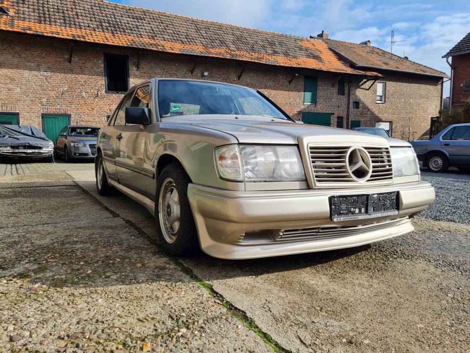 Bild 6/21 von Mercedes-Benz 300 E (1986)