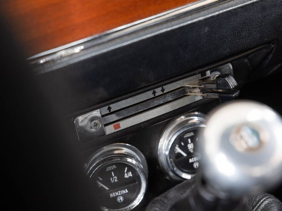 Imagen 15/36 de Alfa Romeo Giulia 1600 GT Junior (1973)