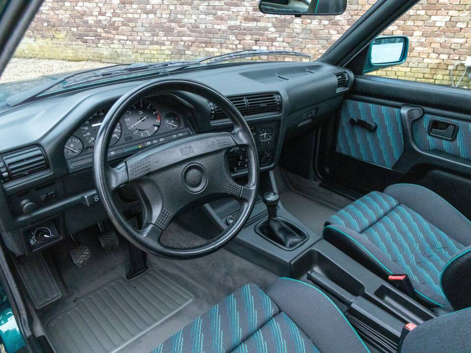 Image 35/50 of BMW 316i Touring (1993)