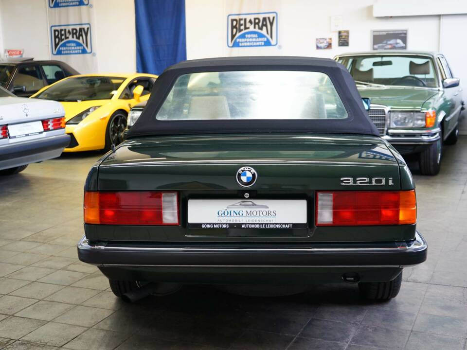 Afbeelding 13/25 van BMW 320i (1988)