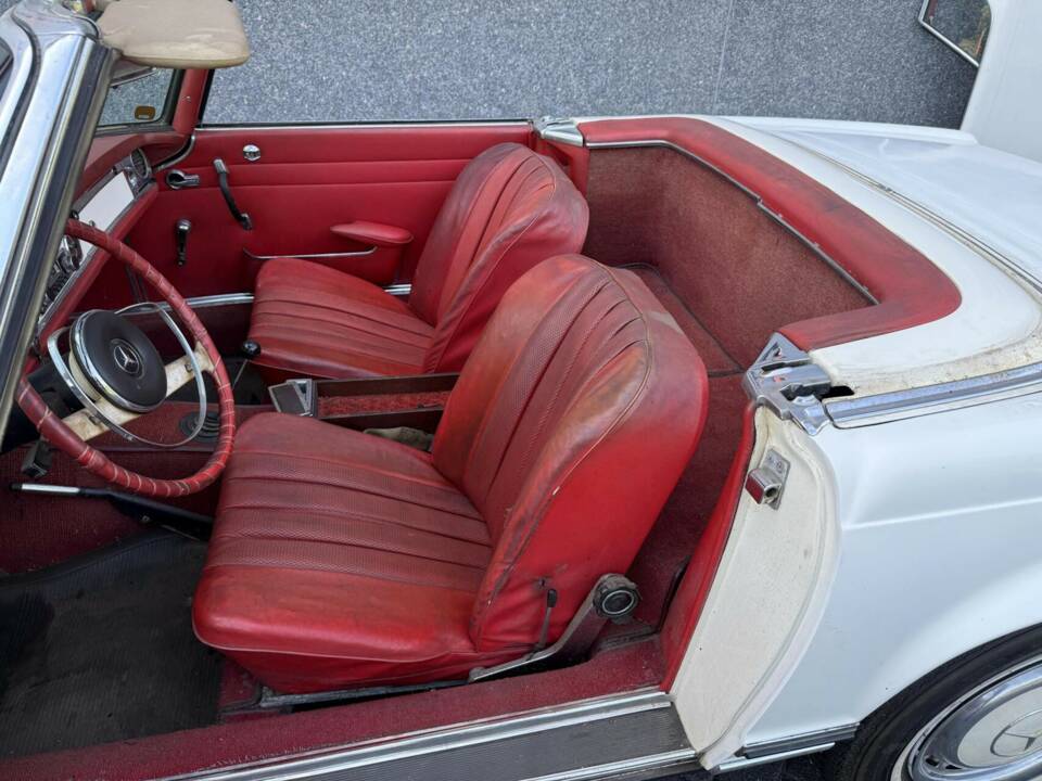 Image 21/50 of Mercedes-Benz 230 SL (1967)